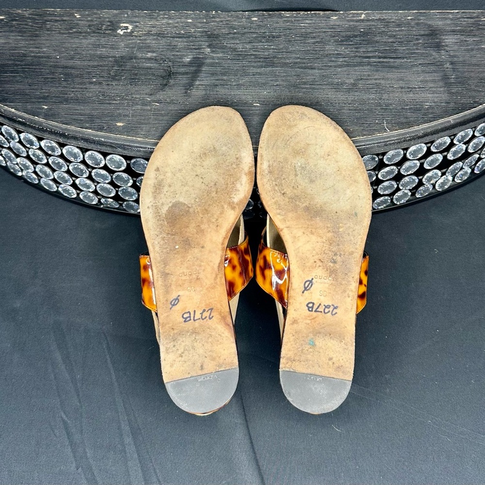 Gucci Tortoise Shell Patent Leather Horsebit Thong Sandals, Size 9 - Picture 7 of 11